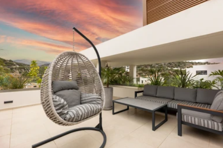 Outdoor Egg Chairs & Swings